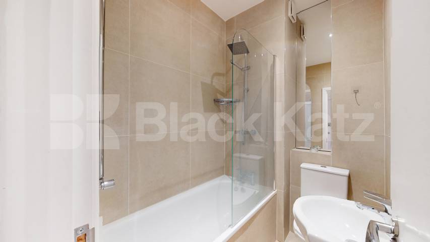 Contemporary One-Bedroom Home in West London Chepstow Road, Bayswater